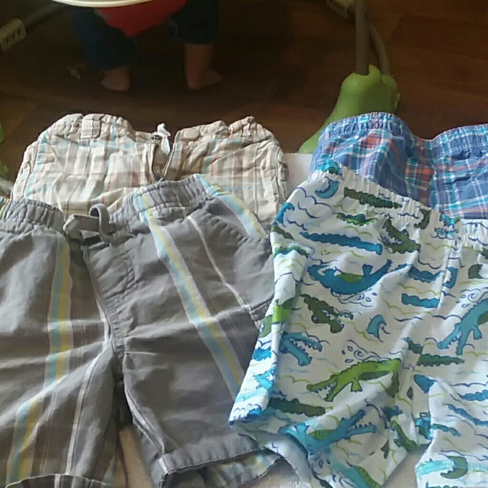 Bundle of 4 pair 2T shorts.